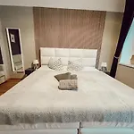 アパートホテル Luga Homes - Stadthaus 3*