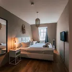 Luga Homes - Stadthaus アパートホテル 3*