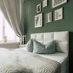 Luga Homes - Stadthaus アパートホテル 3*