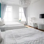 Luga Homes - Stadthaus アパートホテル 3*