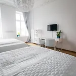 Luga Homes - Stadthaus アパートホテル