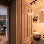 アパートホテル Luga Homes - Stadthaus 3*