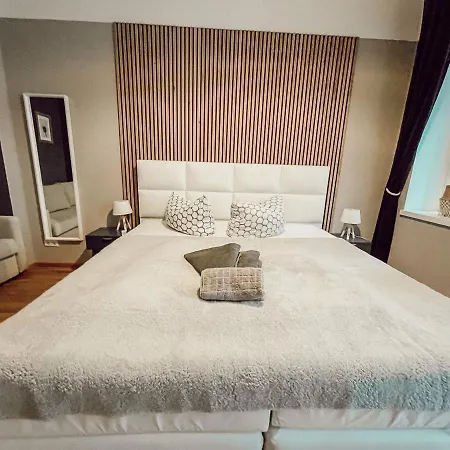 アパートホテル Luga Homes - Stadthaus 3*