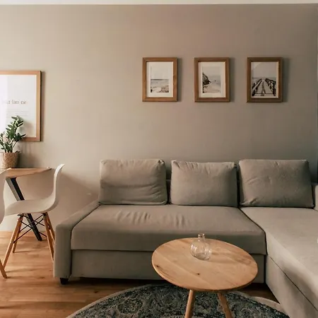 Luga Homes - Stadthaus アパートホテル 3*
