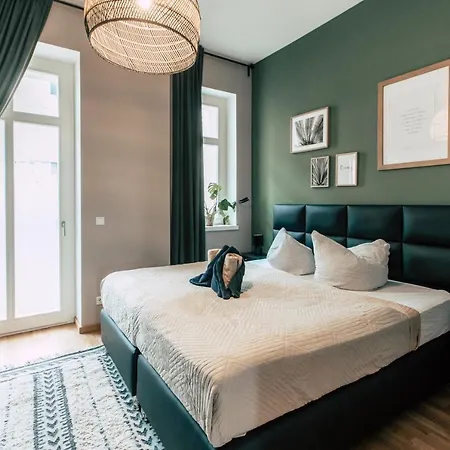 Luga Homes - Stadthaus アパートホテル 3*