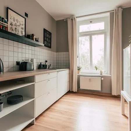 Luga Homes - Stadthaus アパートホテル