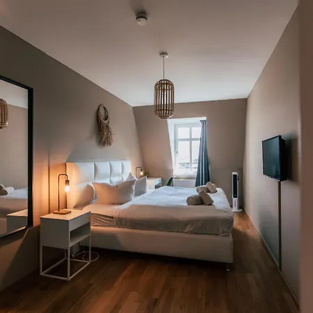 Luga Homes - Stadthaus アパートホテル 3*