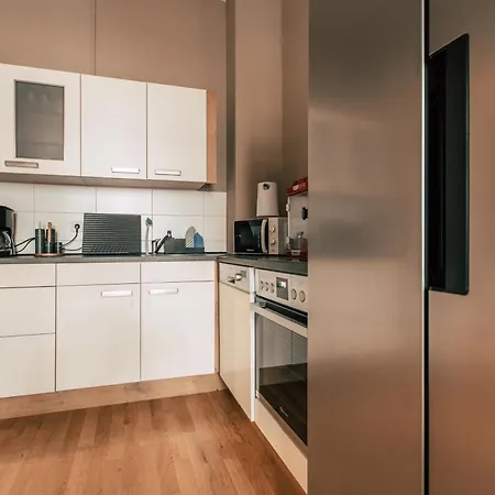 Aparthotel Luga Homes - Stadthaus 3*