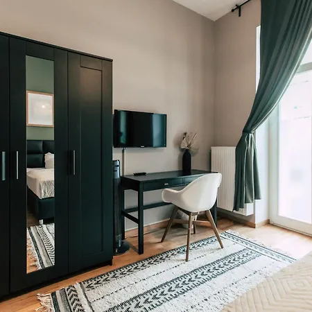 Luga Homes - Stadthaus Aparthotel 3*