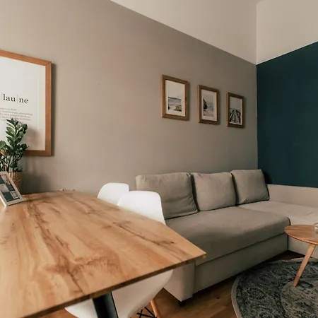 Luga Homes - Stadthaus Aparthotel