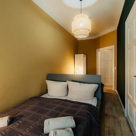 Luga Homes - Stadthaus Aparthotel 3*
