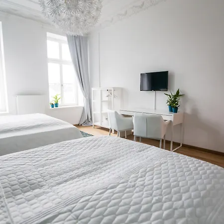 Luga Homes - Stadthaus アパートホテル