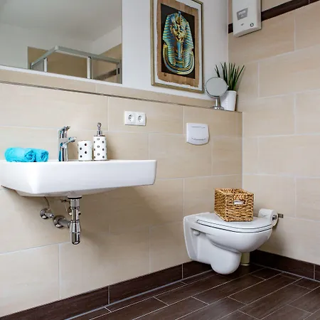 アパートホテル Luga Homes - Stadthaus 3*