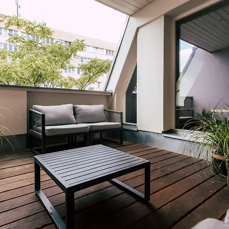 アパートホテル Luga Homes - Stadthaus
