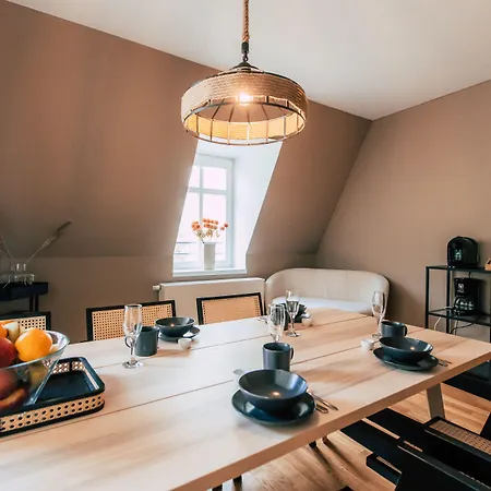 Luga Homes - Stadthaus アパートホテル 3*