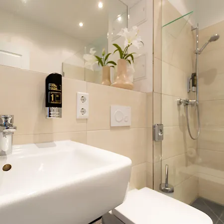 アパートホテル Luga Homes - Stadthaus