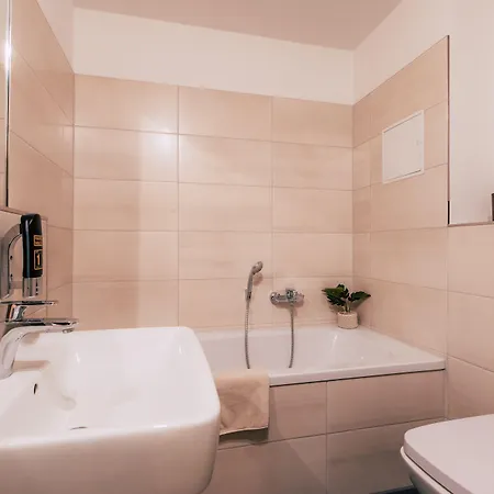 Luga Homes - Stadthaus 3*