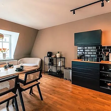 アパートホテル Luga Homes - Stadthaus 3*