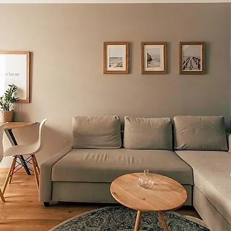 Luga Homes - Stadthaus アパートホテル