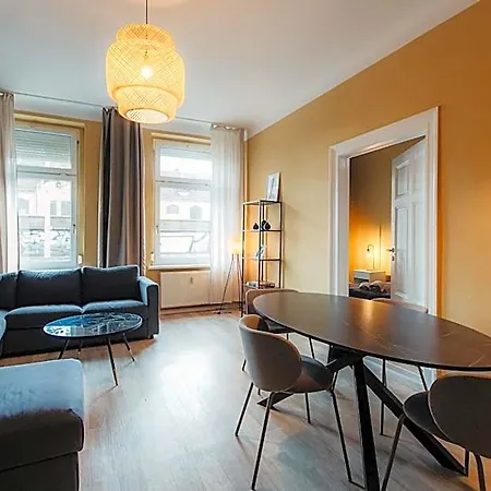 Luga Homes - Stadthaus アパートホテル 3*