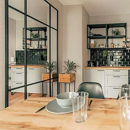 アパートホテル Luga Homes - Stadthaus