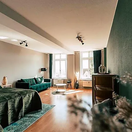 Luga Homes - Stadthaus アパートホテル