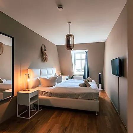 アパートホテル Luga Homes - Stadthaus 3*