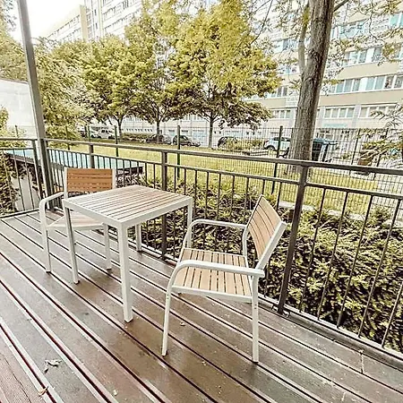 Luga Homes - Stadthaus アパートホテル