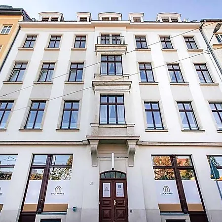 Luga Homes - Stadthaus アパートホテル 3*