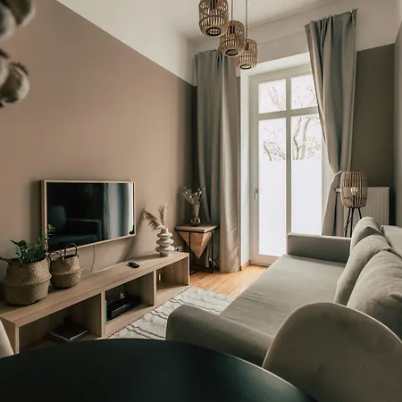 Luga Homes - Stadthaus 3*