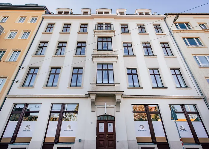 Luga Homes - Stadthaus 3* Λειψία